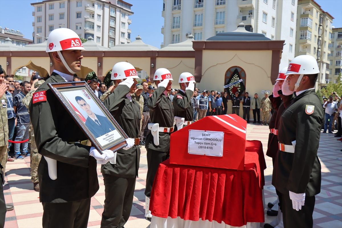 Şehit Topçu Uzman Çavuş Cirnooğlu, Kilis'te son yolculuğuna uğurlandı