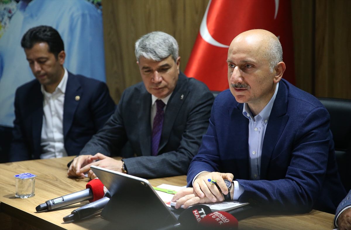 Bakan Karaismailoğlu, Osmaniye'de hızlı tren projesinin tünel yapım çalışmasını inceledi: