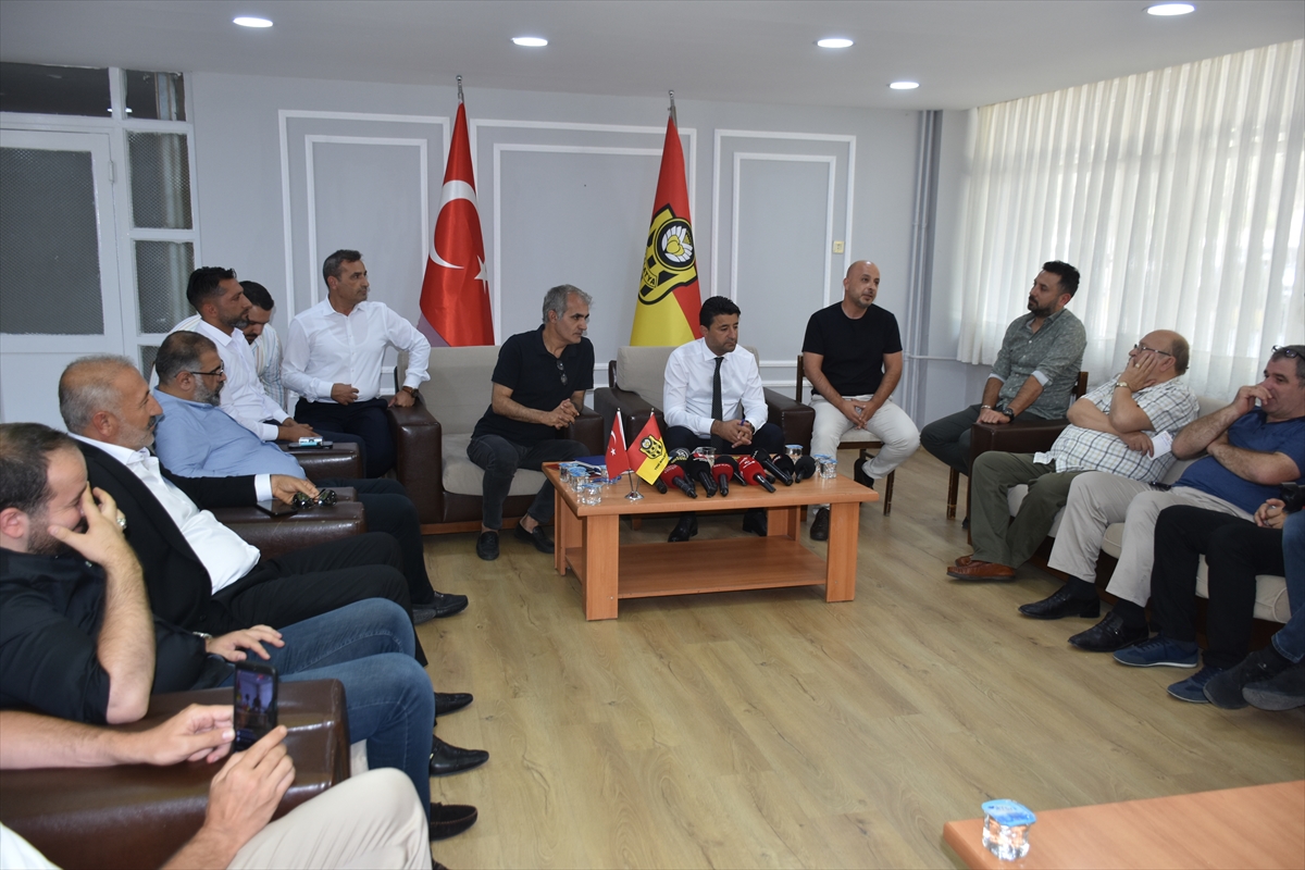 Yeni Malatyaspor Kulübü Başkanı Hacı Ahmet Yaman, basın mensuplarına konuştu: