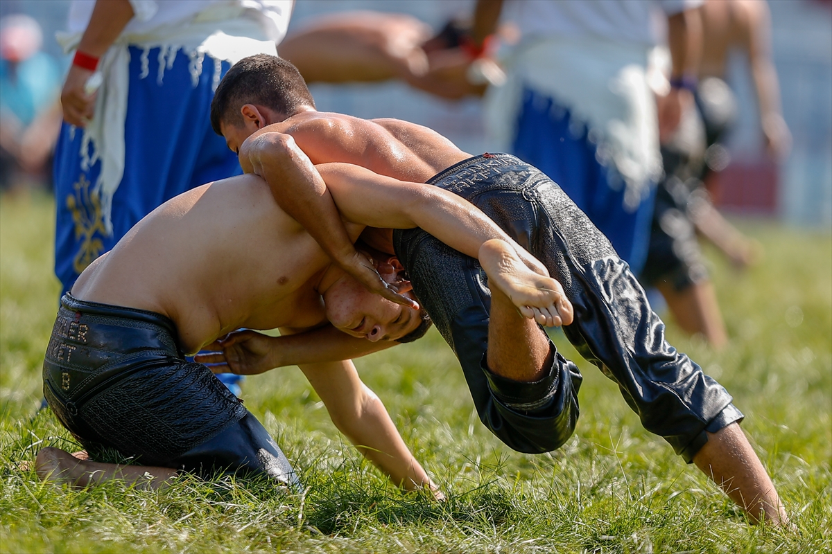 670. Tarihi Elmalı Yağlı Güreşleri'nde heyecan devam ediyor