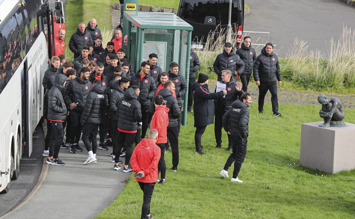 A Milli Futbol Takımı, Faroe Adaları'nda yarınki maç öncesi yürüyüş yaptı
