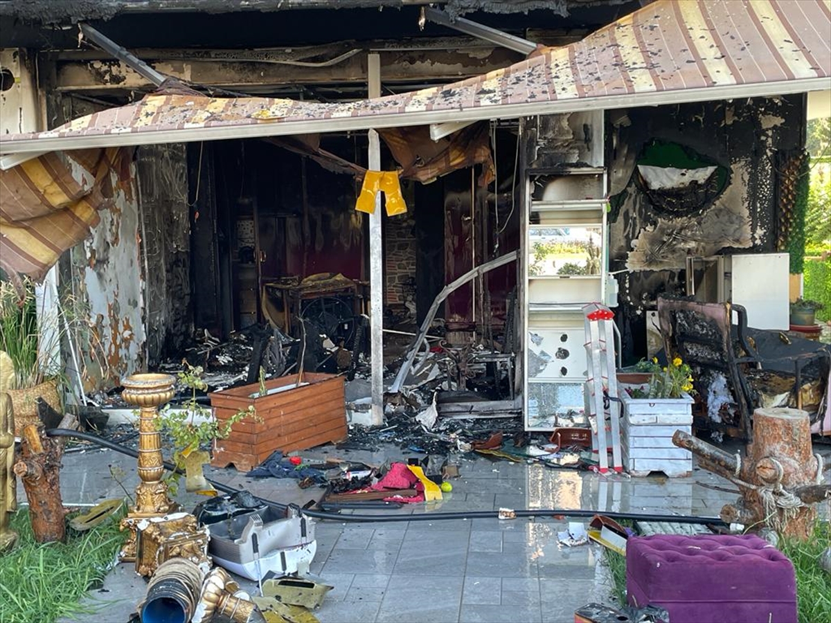 Antalya'da iş yerinde çıkan yangın hasara neden oldu