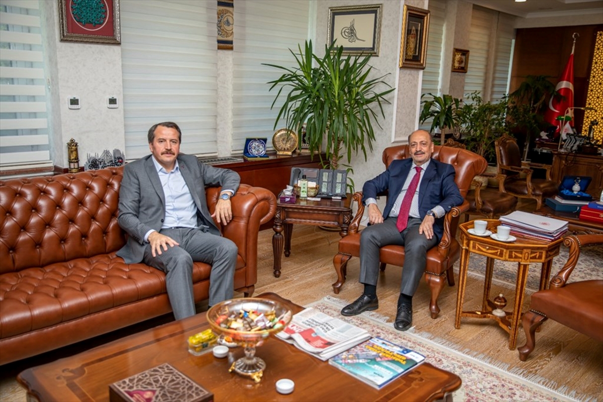 Bakan Bilgin, Memur-Sen Genel Başkanı Yalçın'ı kabul etti