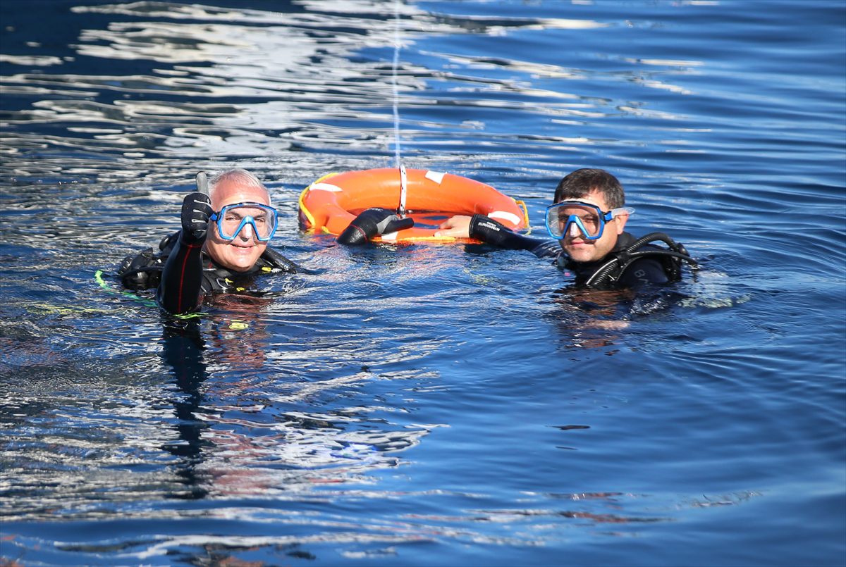 Bakan Ersoy, Çanakkale'de İngiliz “HMT Lundy” batığına anı dalışına katıldı