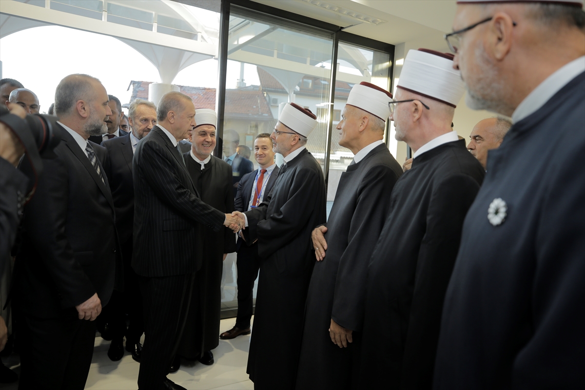 Cumhurbaşkanı Erdoğan, Aliya İzetbegoviç'in mezarını ziyaret etti