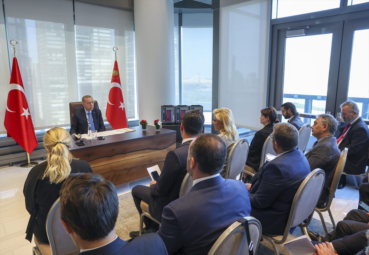 Cumhurbaşkanı Erdoğan, New York'taki Türkevi'nde gazetecilere konuştu: (2)