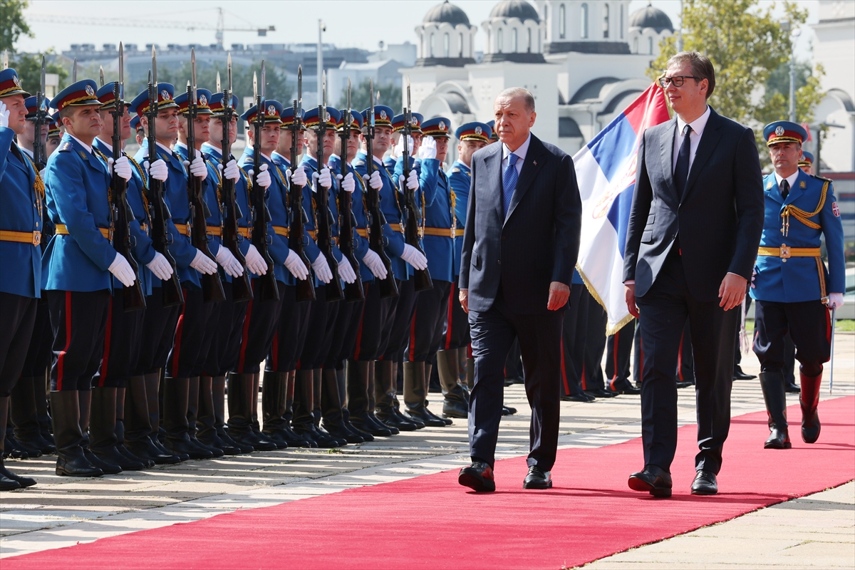 Cumhurbaşkanı Erdoğan, Sırbistan'da resmi törenle karşılandı