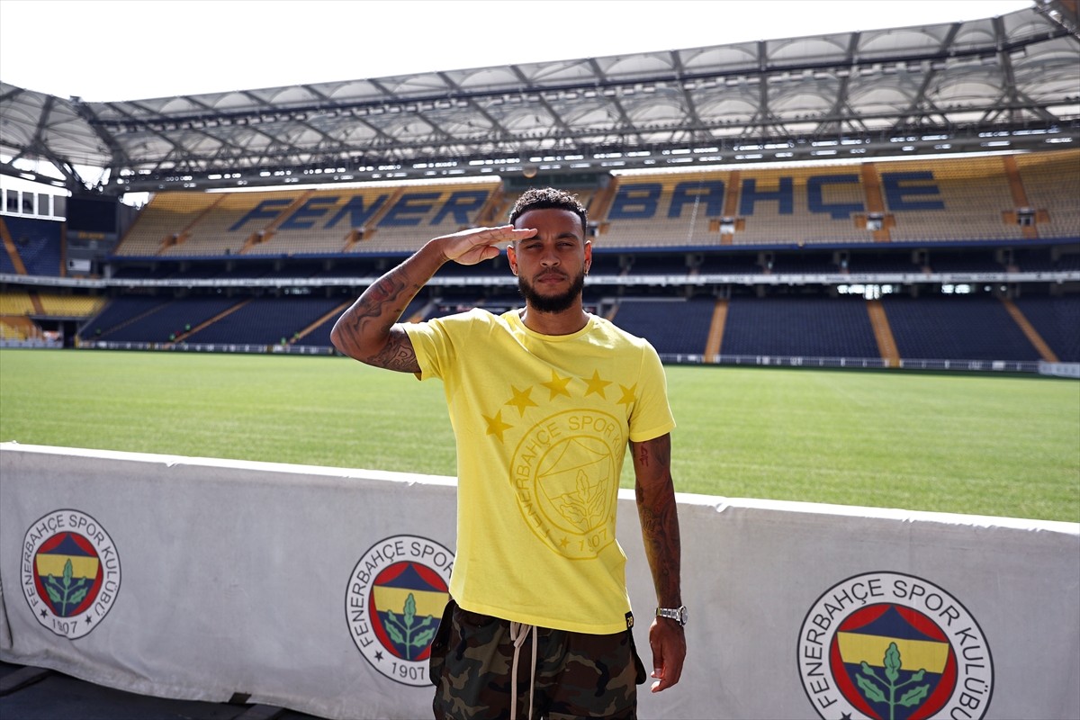 Fenerbahçeli forvet Joshua King'in hedefi taraftarı mutlu etmek: