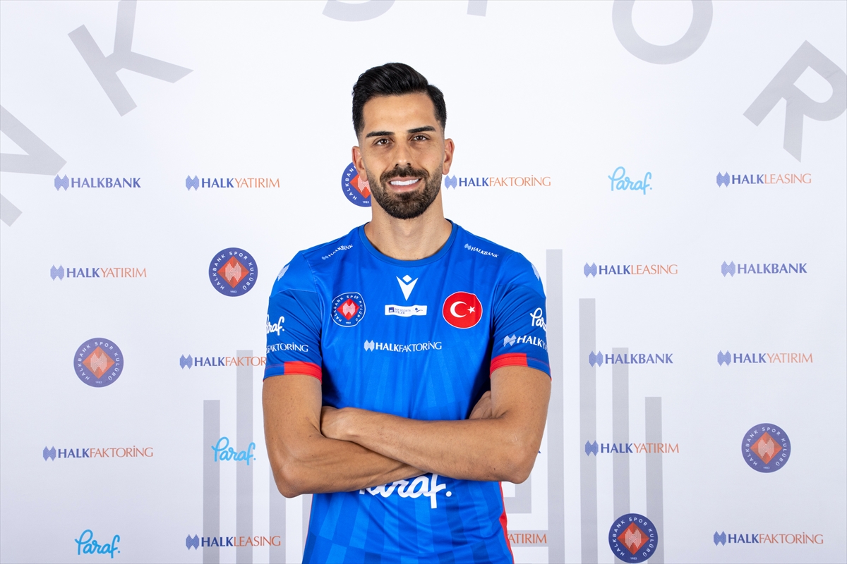Halkbank, milli voleybolcu Doğukan Ulu'yu transfer etti