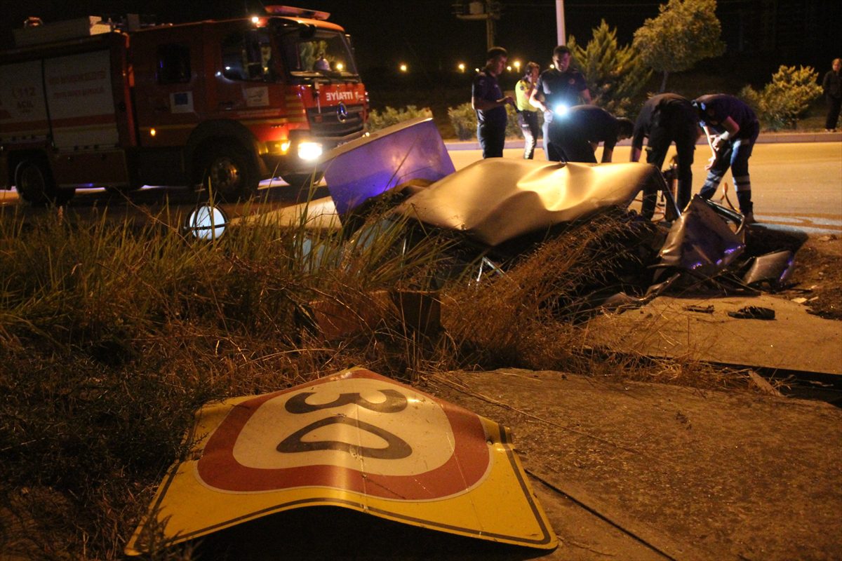 Hatay’da devrilen otomobilin sürücüsü öldü