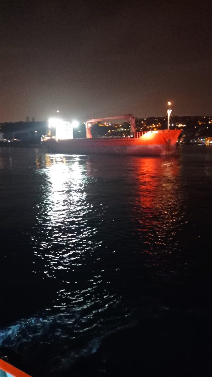 İstanbul Boğazı'nda gemi trafiği askıya alındı