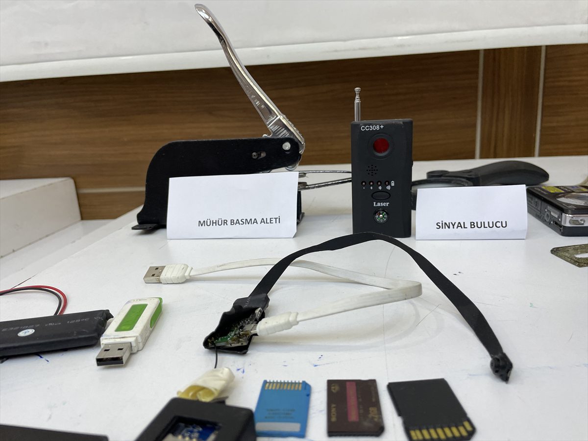 İstanbul'da casusluk, sahtecilik ve göçmen kaçakçılığı operasyonunda 4 zanlı tutuklandı