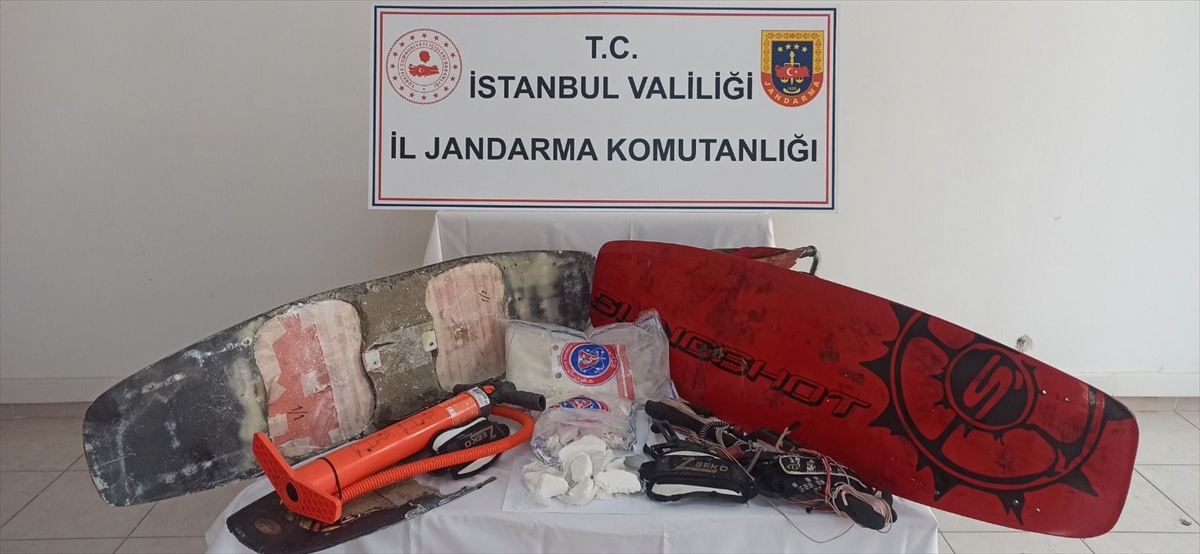 İstanbul'da sörf tahtalarının içine gizlenmiş 4 kilo kokain ele geçirildi