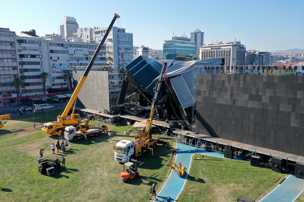GÜNCELLEME – İzmir'de çöken sahnenin, etkinlikler ve sanatçı Tarkan'ın konseri için kurulduğu öğrenildi