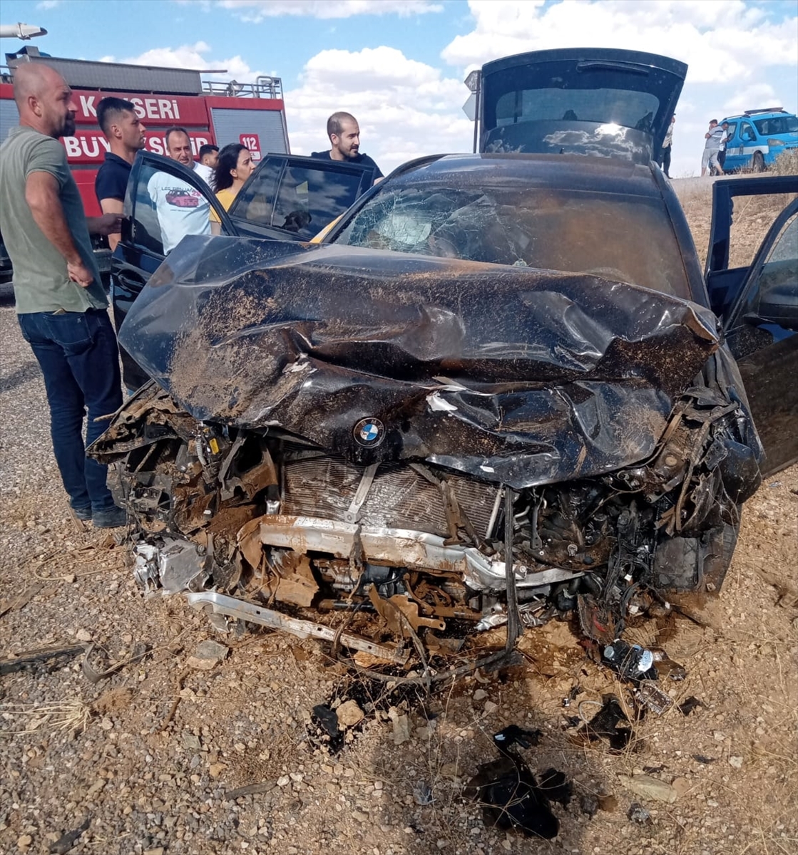 Kayseri'de otomobil ile hafif ticari aracın çarpışması sonucu 1 kişi öldü, 5 kişi yaralandı