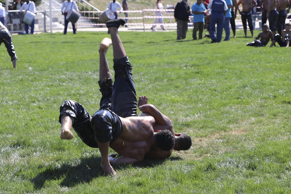 Kel Aliço Pehlivanı Anma Yağlı Güreşleri'nin başpehlivanı Hasan Cengiz oldu
