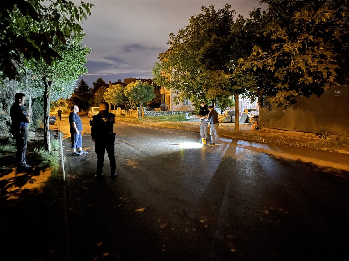 Kocaeli'de otomobilin çarptığı 1 kişi öldü, 1 kişi de yaralandı