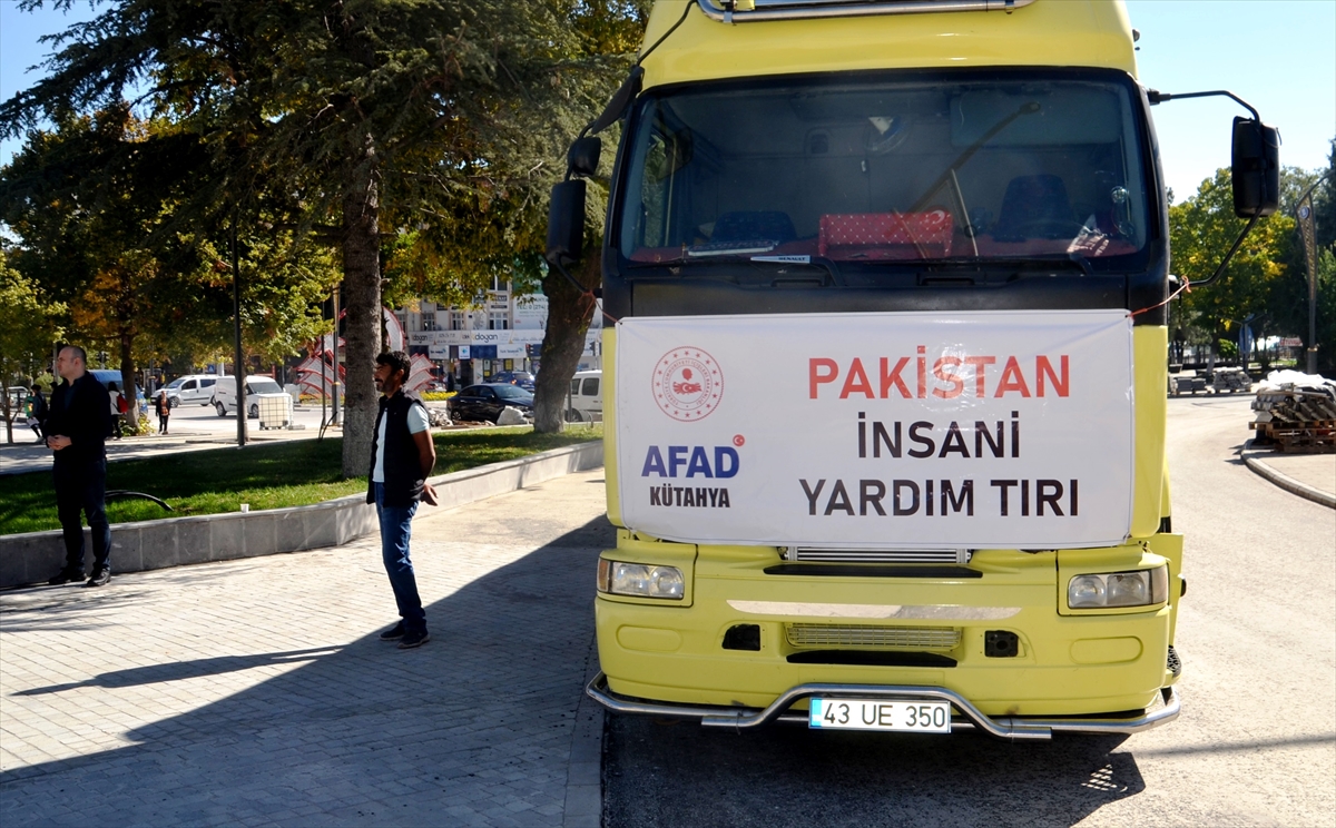 Kütahya'dan Pakistan'daki sel bölgesine ikinci yardım tırı gönderildi