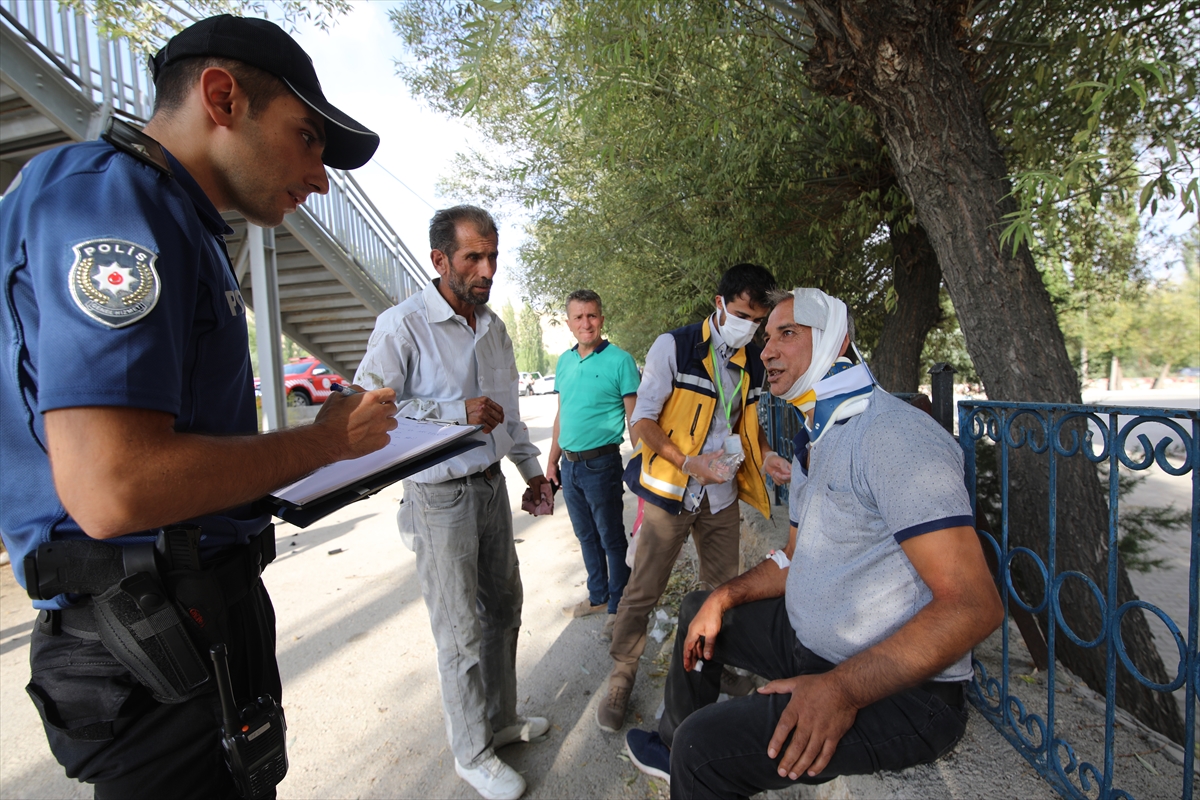 Malatya'da otomobilin üst geçide çarptığı kazada 2 kişi öldü, 2 kişi yaralandı