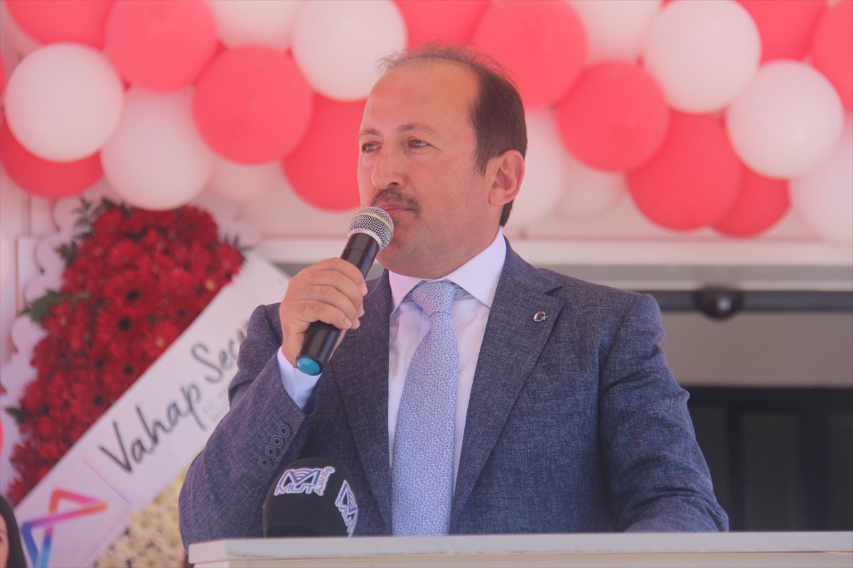 Mersin'de Mut Gençlik Merkezi törenle hizmete açıldı