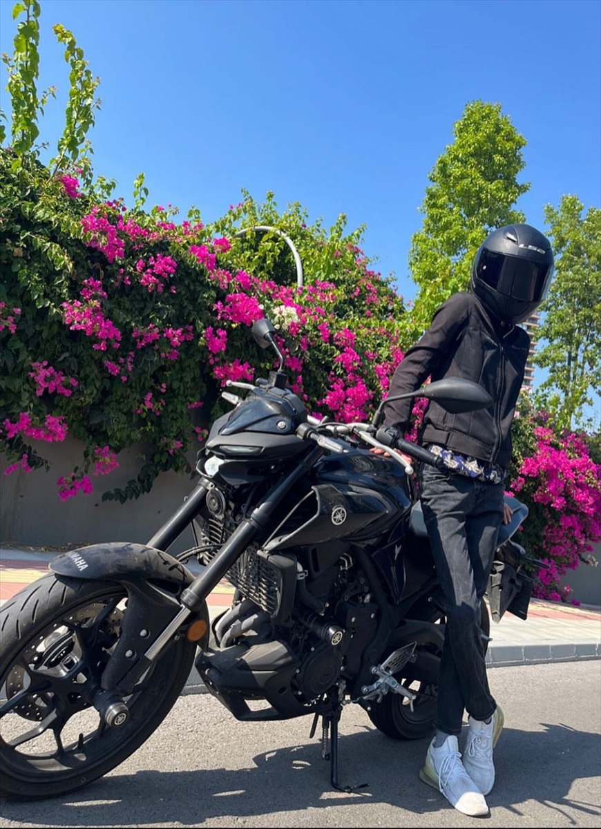 Mersin'de park halindeki araca çarpan motosiklet sürücüsü hayatını kaybetti