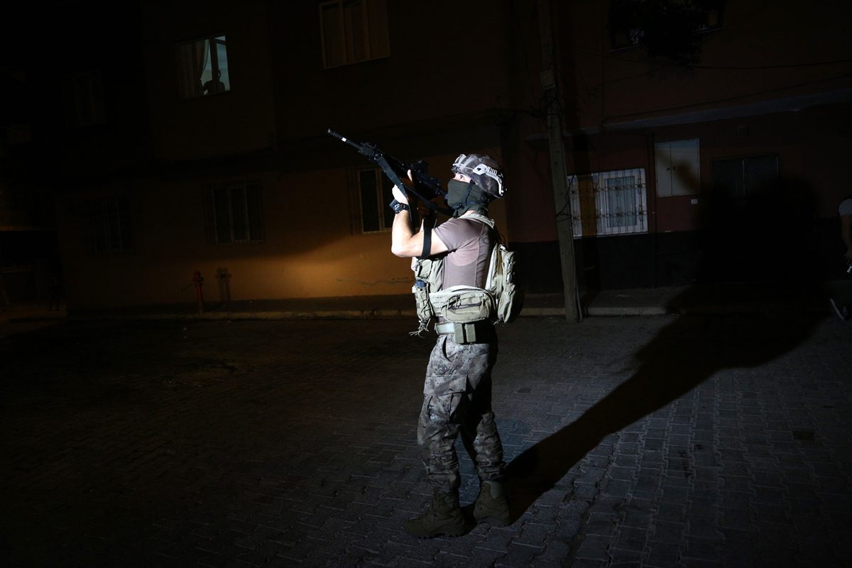 Mersin'de PKK/KCK operasyonunda 9 zanlı yakalandı