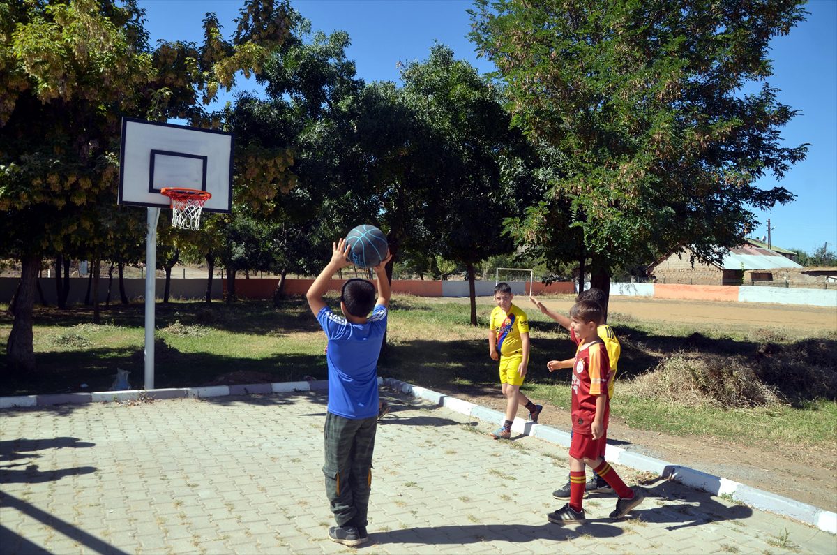Muş'ta köy okullarının basketbol potaları meslek lisesinde üretiliyor