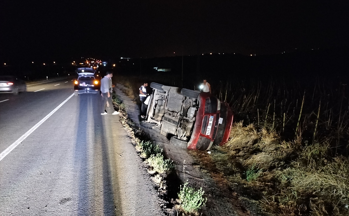 Samsun'da hafif ticari aracın şarampole devrildiği kazada 7 kişi yaralandı