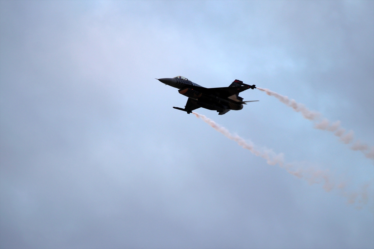 SOLOTÜRK Manisa'da prova uçuşu yaptı