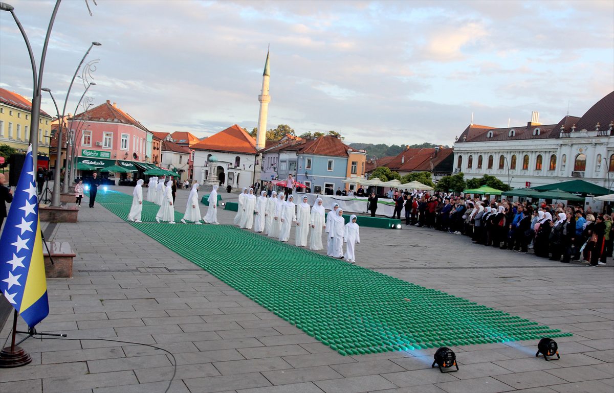 Srebrenitsa kurbanları “Hakikat ve Umut Çiçeği” tiyatro oyunuyla anıldı