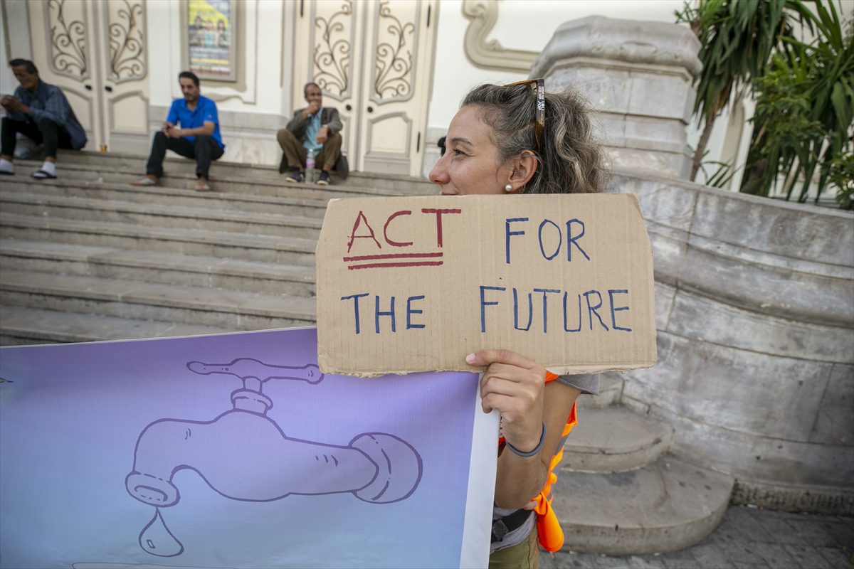 Tunus'ta aktivistler “iklim için olağanüstü hal” talebiyle gösteri düzenledi