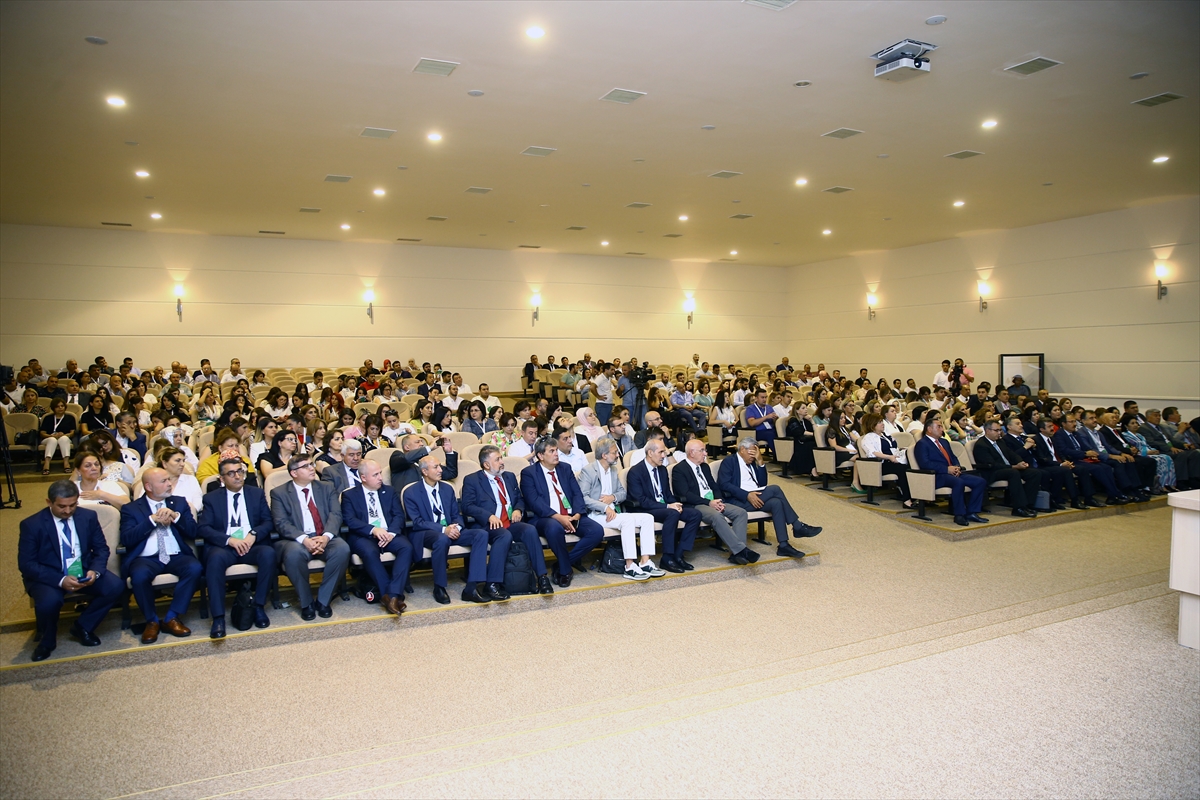 Türk dünyasının kulak burun boğaz uzmanları Bakü'de buluştu