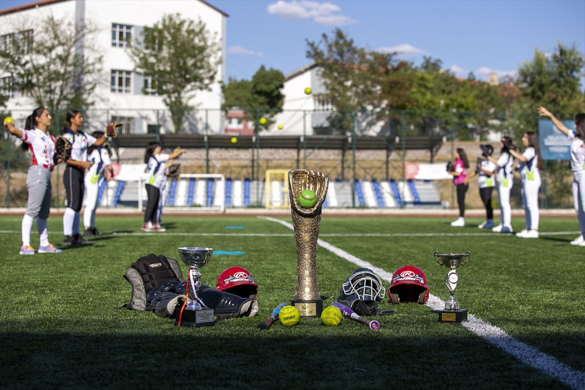 Türkiye şampiyonu kadın softbol takımının gözü Avrupa'nın zirvesinde