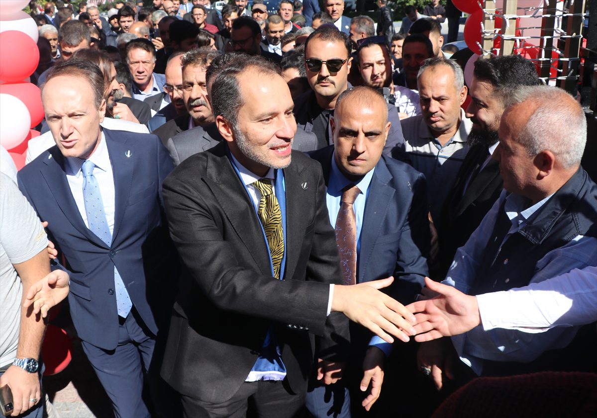 Yeniden Refah Partisi Genel Başkanı Erbakan, Kütahya'da partisinin il kongresine katıldı