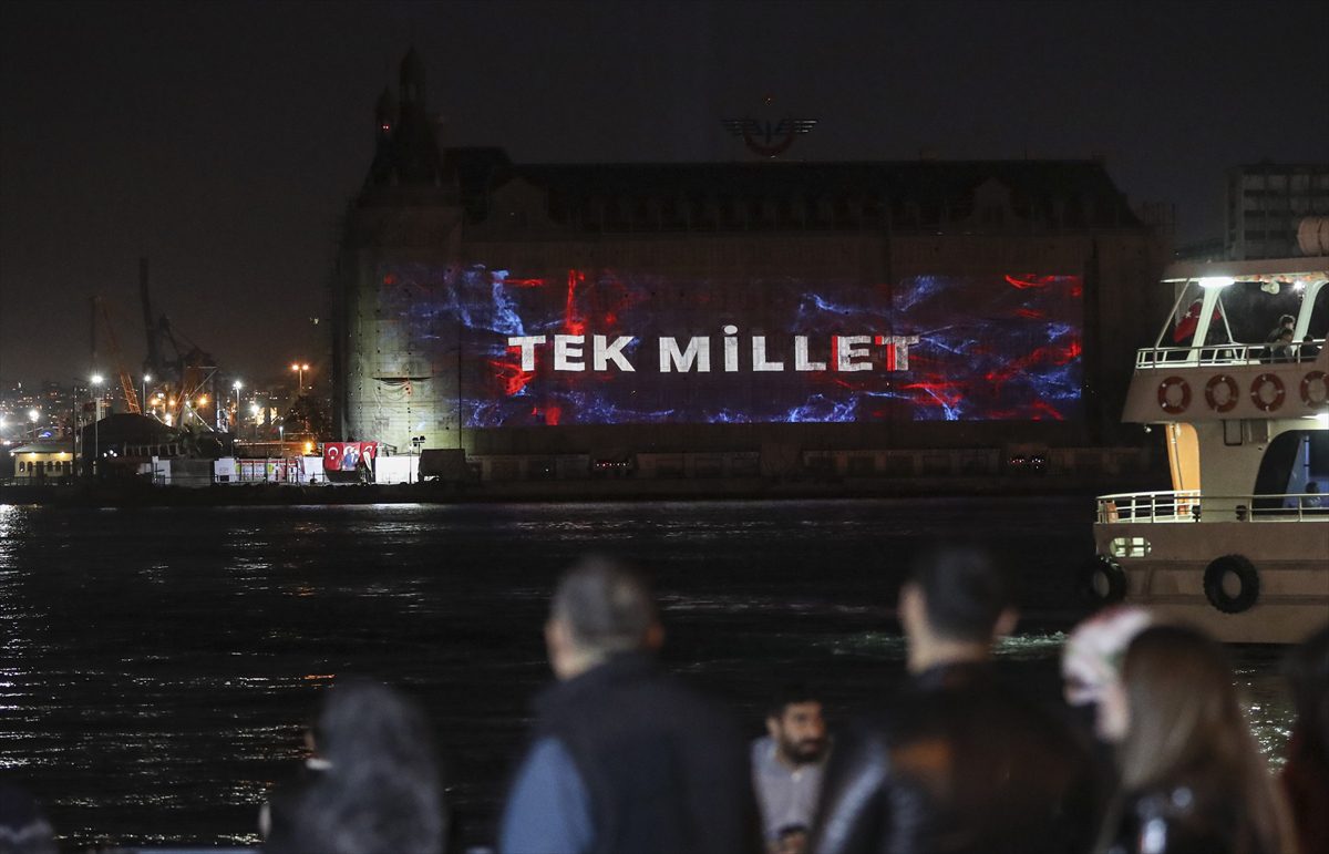 Başkentin tarihi yapılarında Cumhuriyet Bayramı'na özel görsel şölen