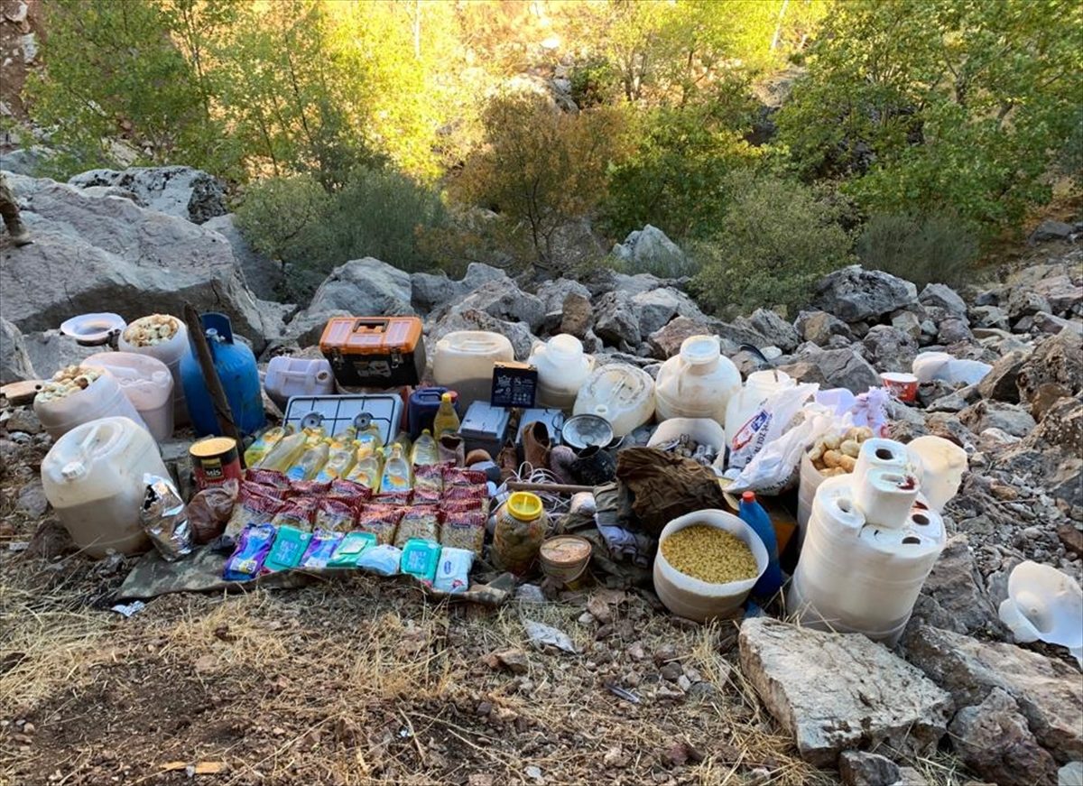 Adıyaman'da terör operasyonunda yaşam malzemeleri ele geçirildi