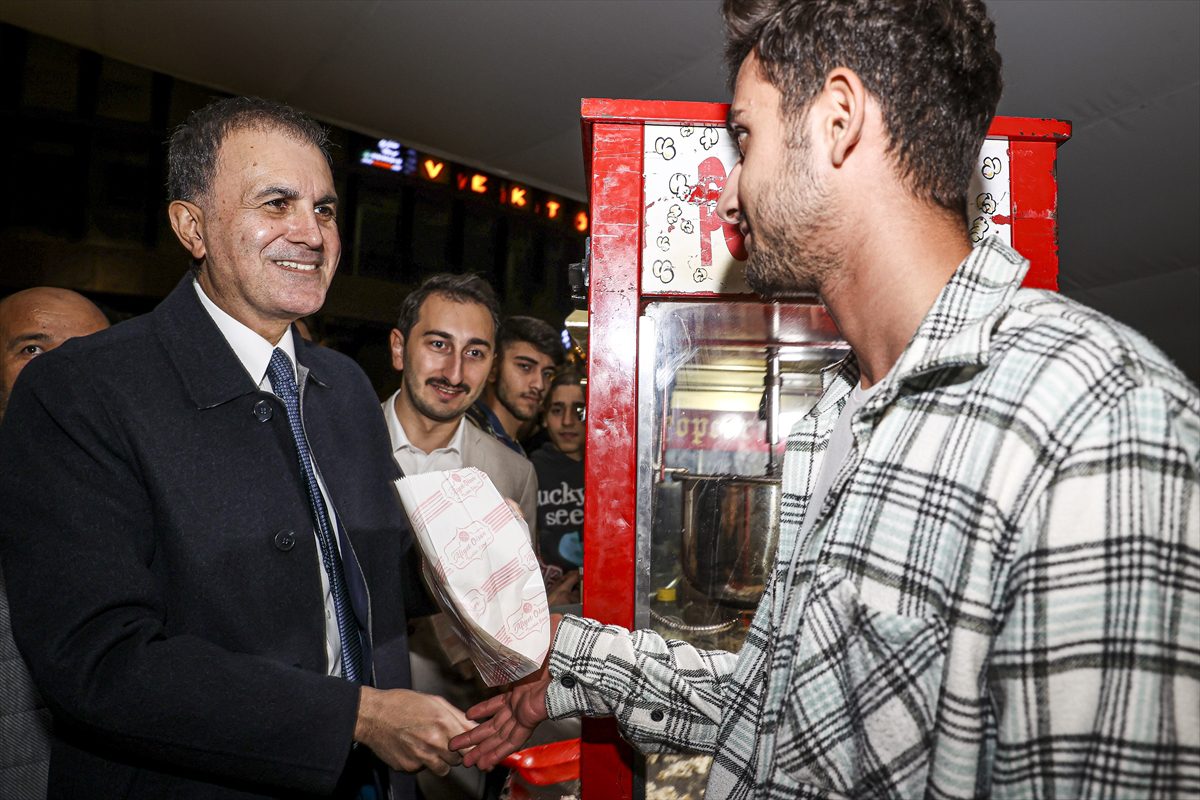 AK Parti Genel Başkan Yardımcısı Ömer Çelik, gençlerle buluştu: