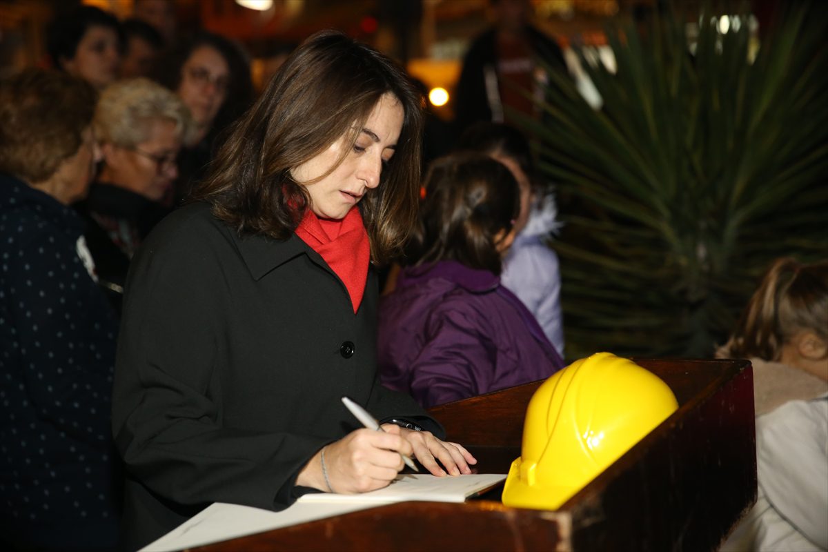 Amasra'da fener alayında, patlamada hayatını kaybeden madenciler anıldı