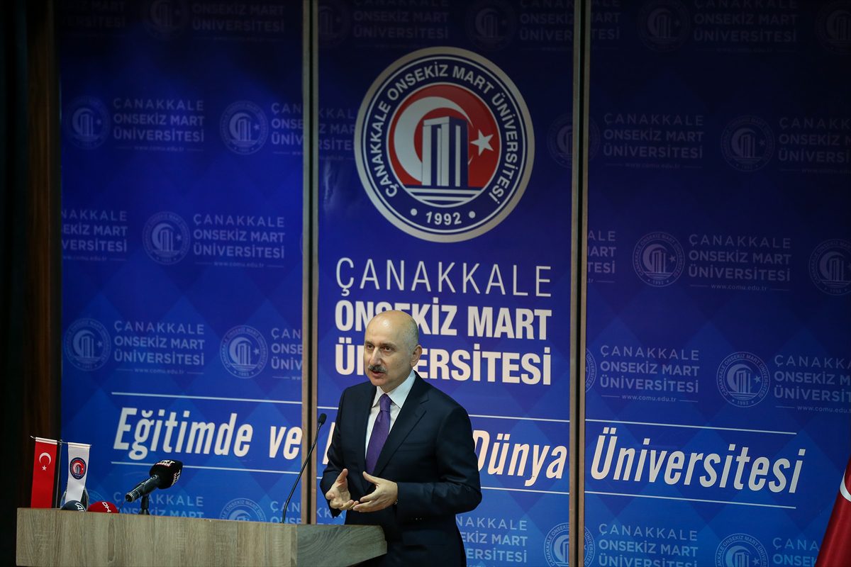 Bakan Karaismailoğlu, Çanakkale Onsekiz Mart Üniversitesinde konferans verdi: