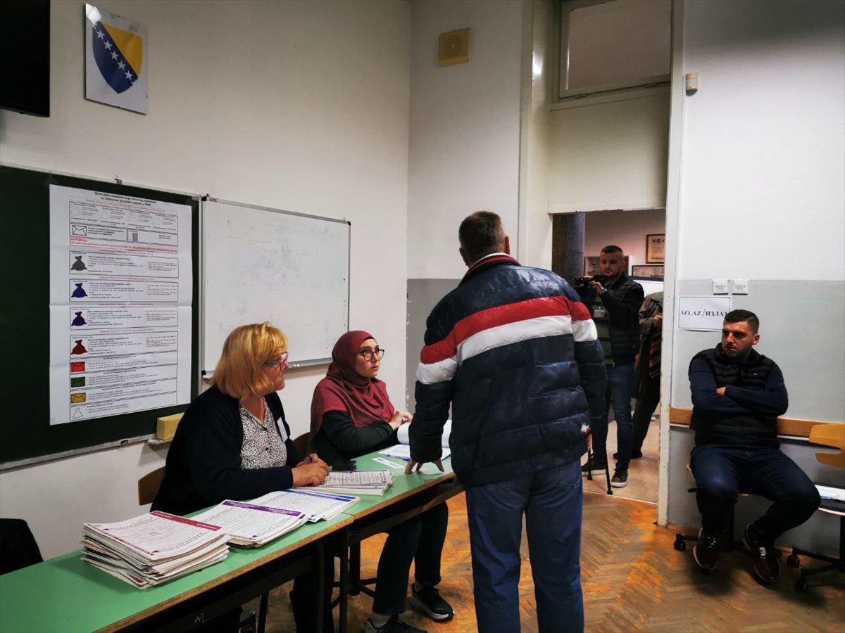Bosna Hersek'te, genel seçimde oy kullanma işlemi başladı