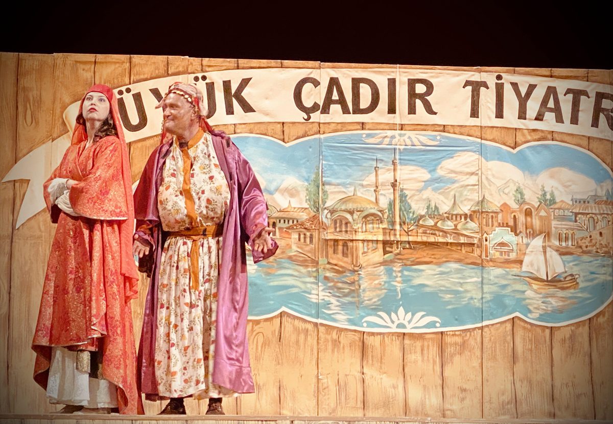 Bulgaristan’da Cumhuriyet Bayramı “Akide Şekeri” tiyatro oyunu ile kutlandı