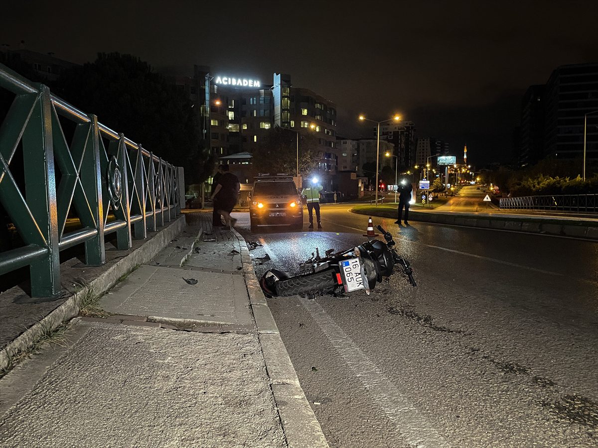Bursa'da köprülü kavşaktan düşen motosikletin sürücüsü ağır yaralandı