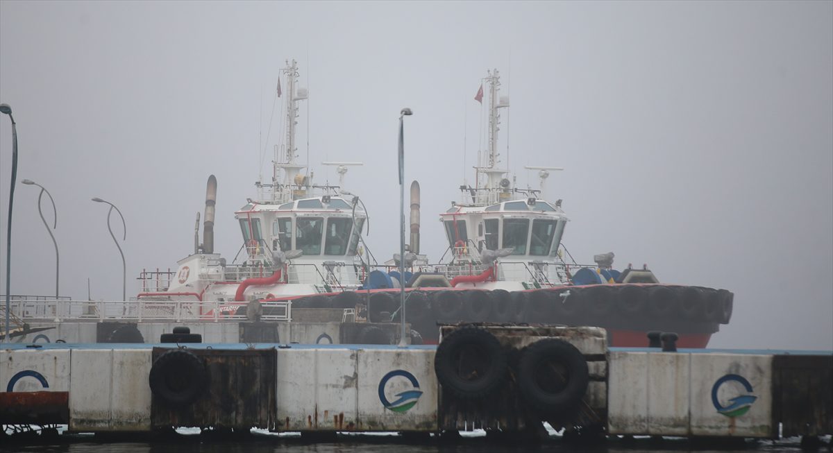 Çanakkale Boğazı yoğun sis nedeniyle transit gemi geçişlerine kapatıldı