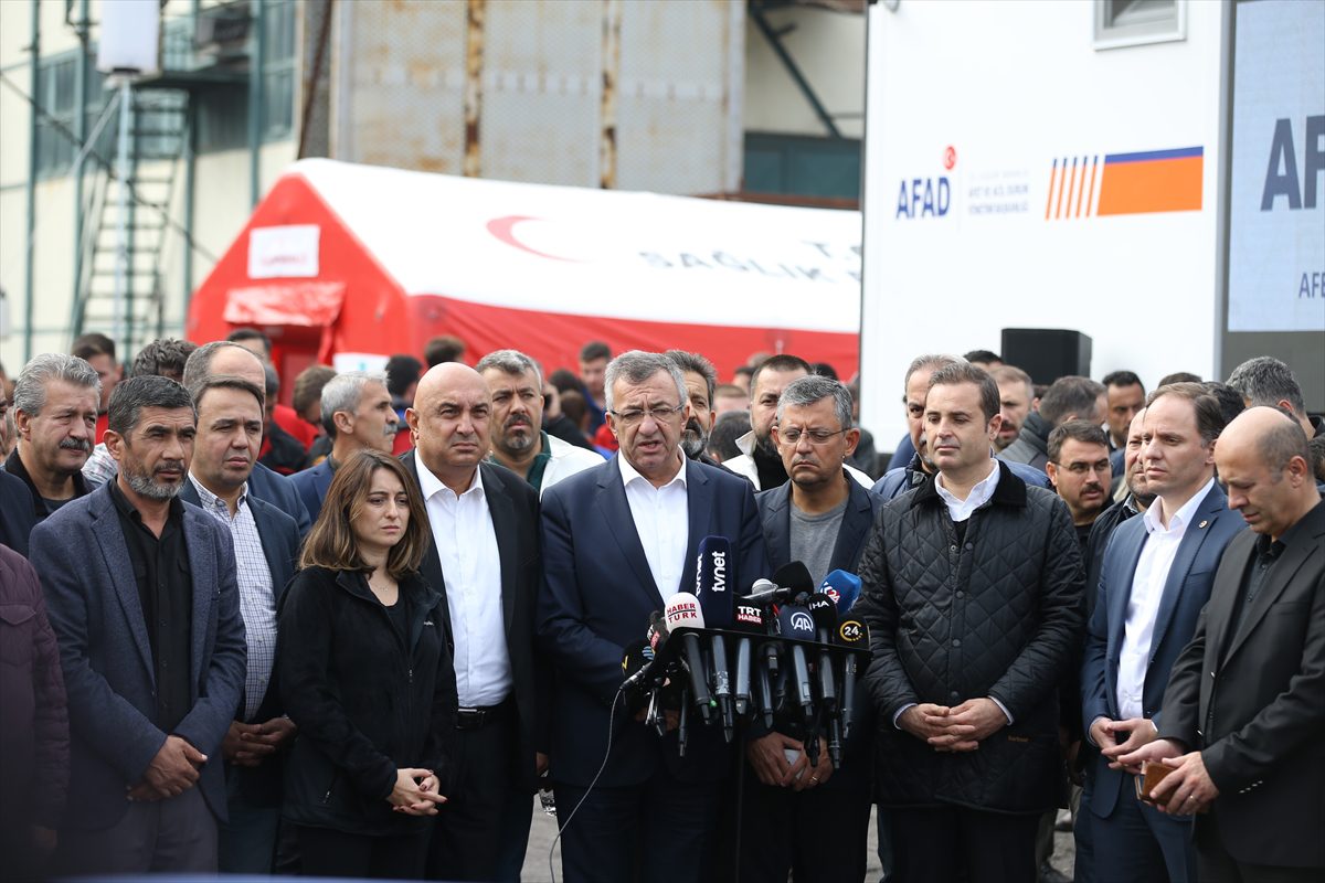 CHP heyeti patlamanın yaşandığı Amasra'daki madende incelemelerde bulundu