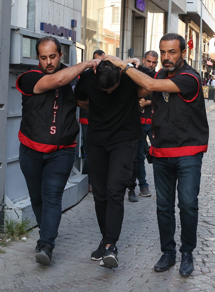 Dini değerleri aşağılama suçunu işlediği öne sürülen 2 şüpheli adliyede