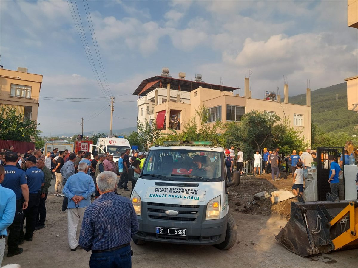 GÜNCELLEME – Hatay'da define ararken göçük altında kalan kişi öldü