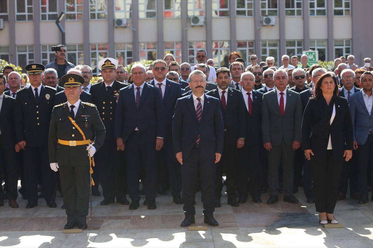 İzmir ve çevre illerde 29 Ekim Cumhuriyet Bayramı kutlamaları başladı