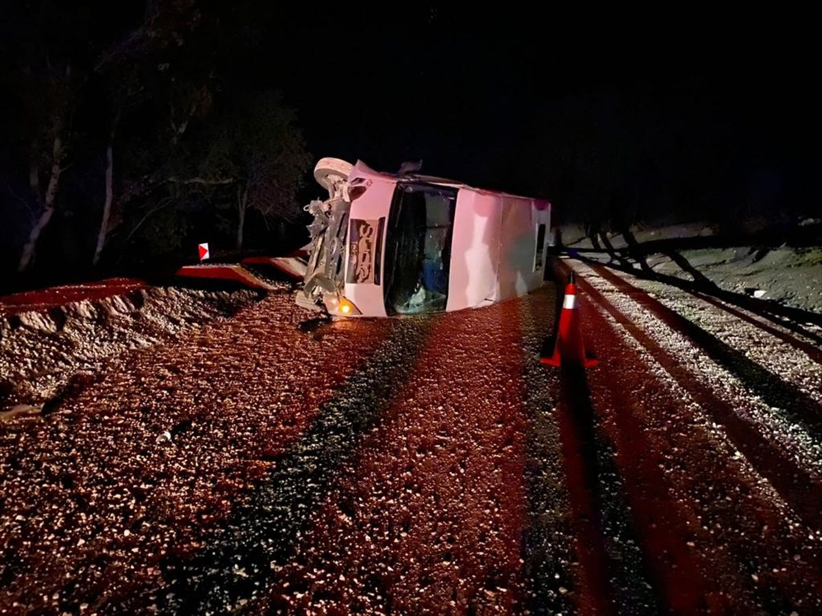 Karabük'te tekstil işçilerini taşıyan minibüs devrildi, 13 kişi yaralandı