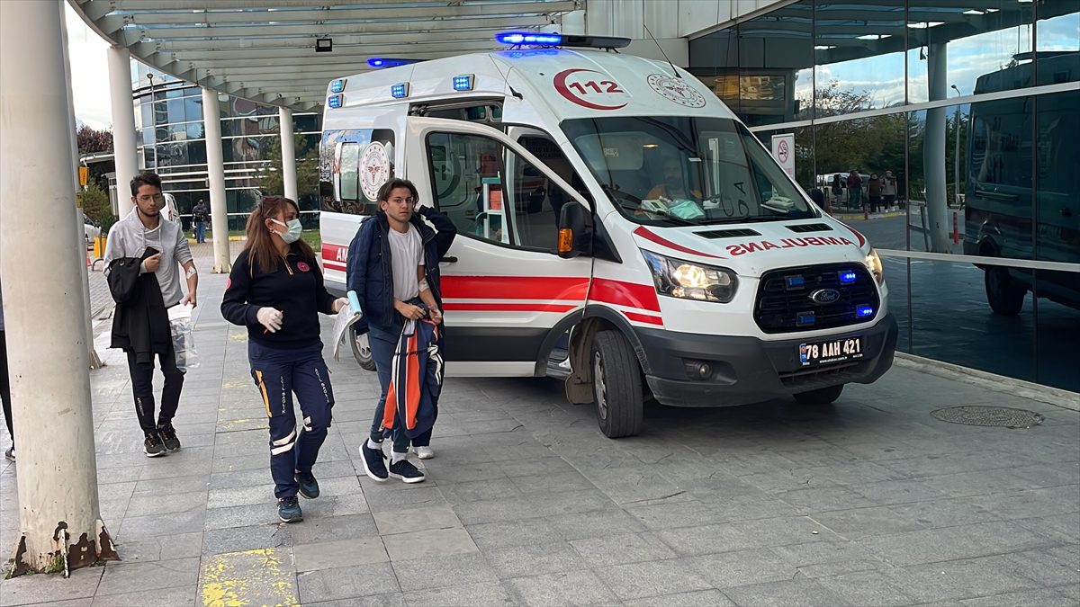 GÜNCELLEME – Karabük'te zehirlenme şüphesiyle 130 öğrenci hastaneye başvurdu