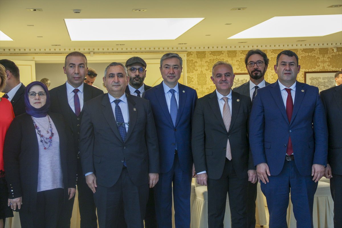Kazakistan'ın Ankara Büyükelçisi Sapiyev, Türkiye'yle diplomatik ilişkilerin 30. yılında konuştu: